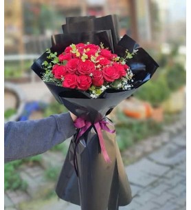 21 Siyah Ambalajlı Kırmızı Gül (Mnt-21-k)